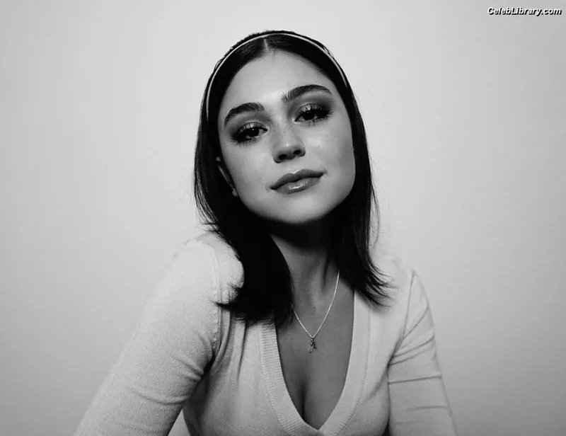Mika Abdalla photo 5 of 153