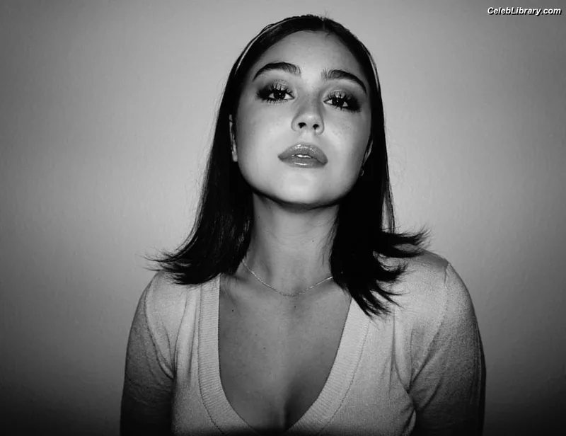 Mika Abdalla photo 6 of 153