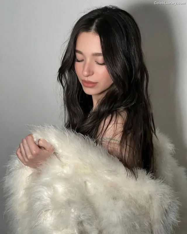 Mikey Madison photo 3 of 1394