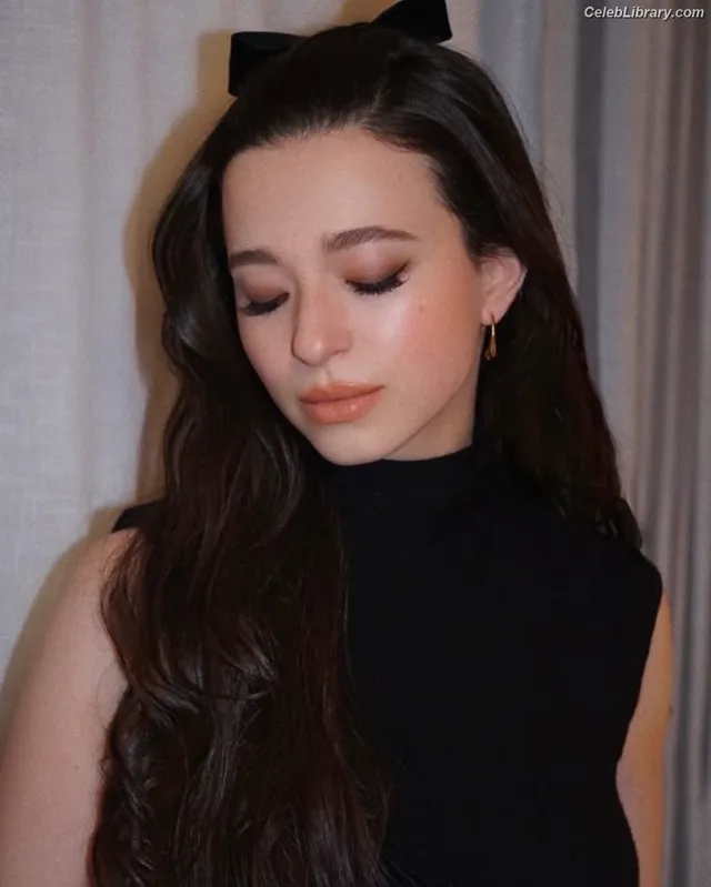 Mikey Madison photo 11 of 1394