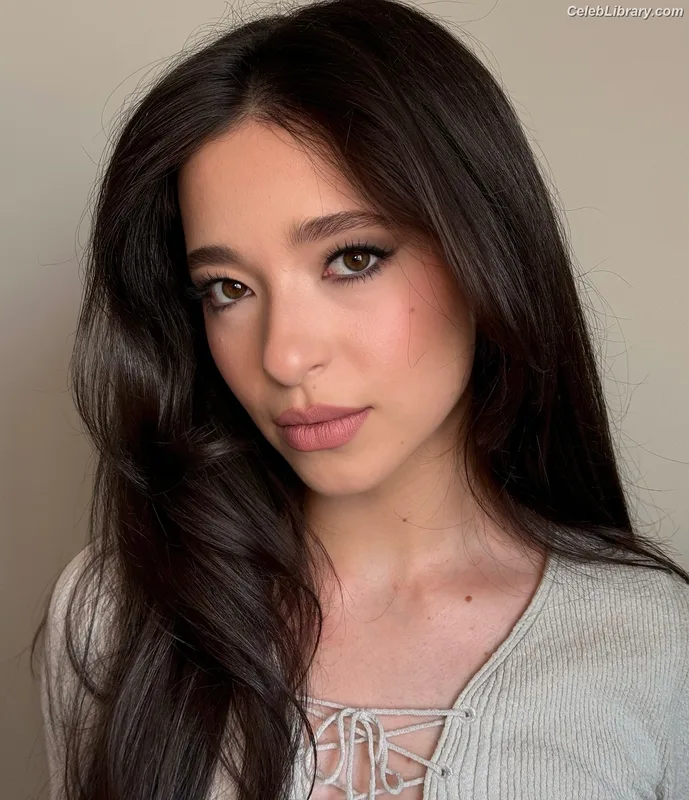Mikey Madison photo 10 of 1394