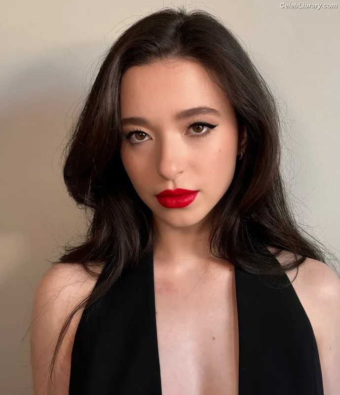 Mikey Madison photo 11 of 1394