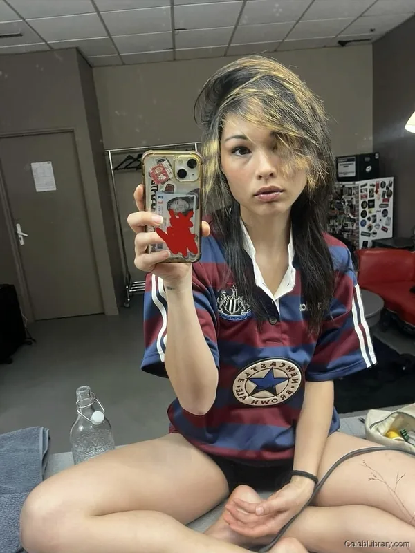 Miki Duplay photo 9 of 26