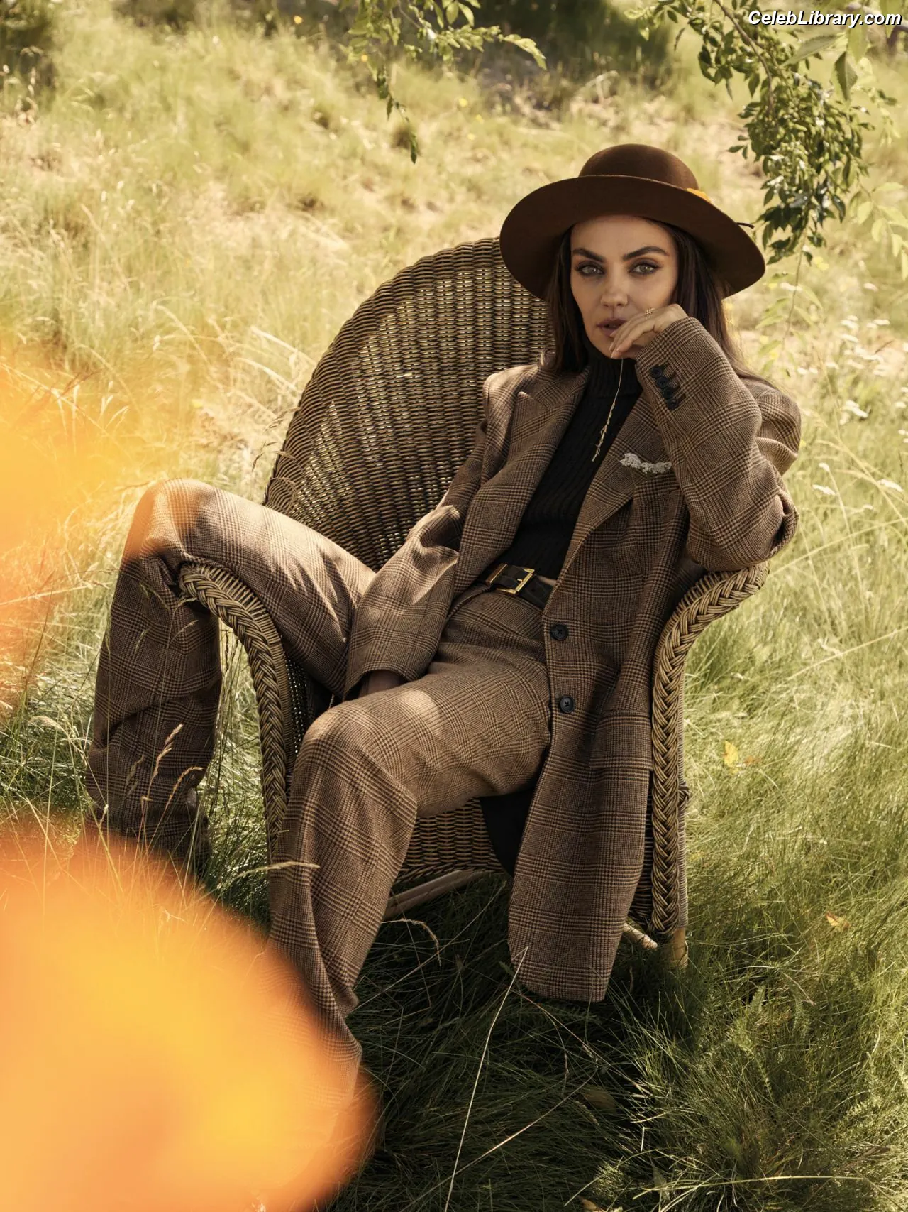 Mila Kunis photo 3 of 344