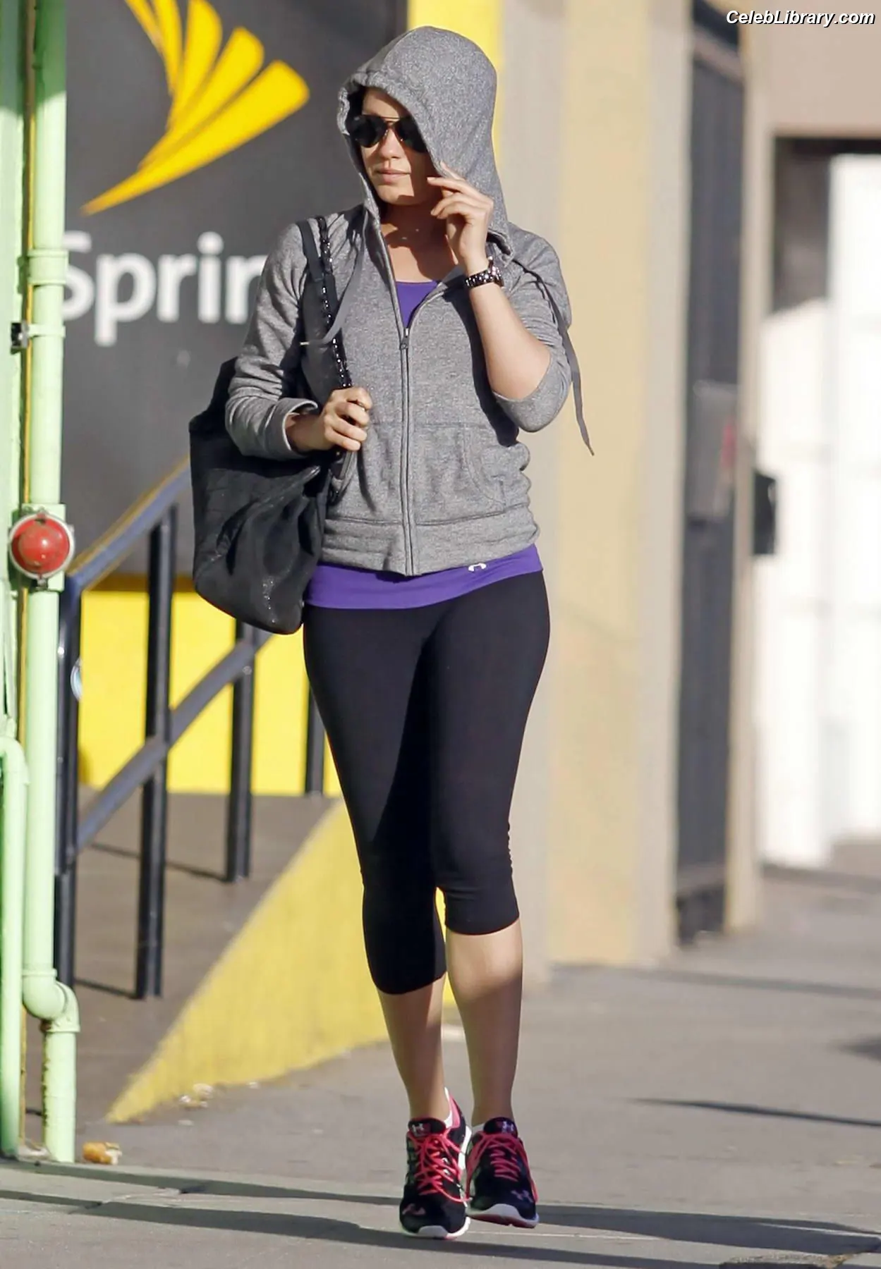 Mila Kunis photo 14 of 344