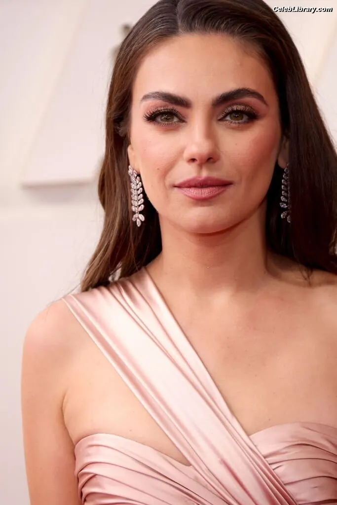 Mila Kunis photo 24 of 344