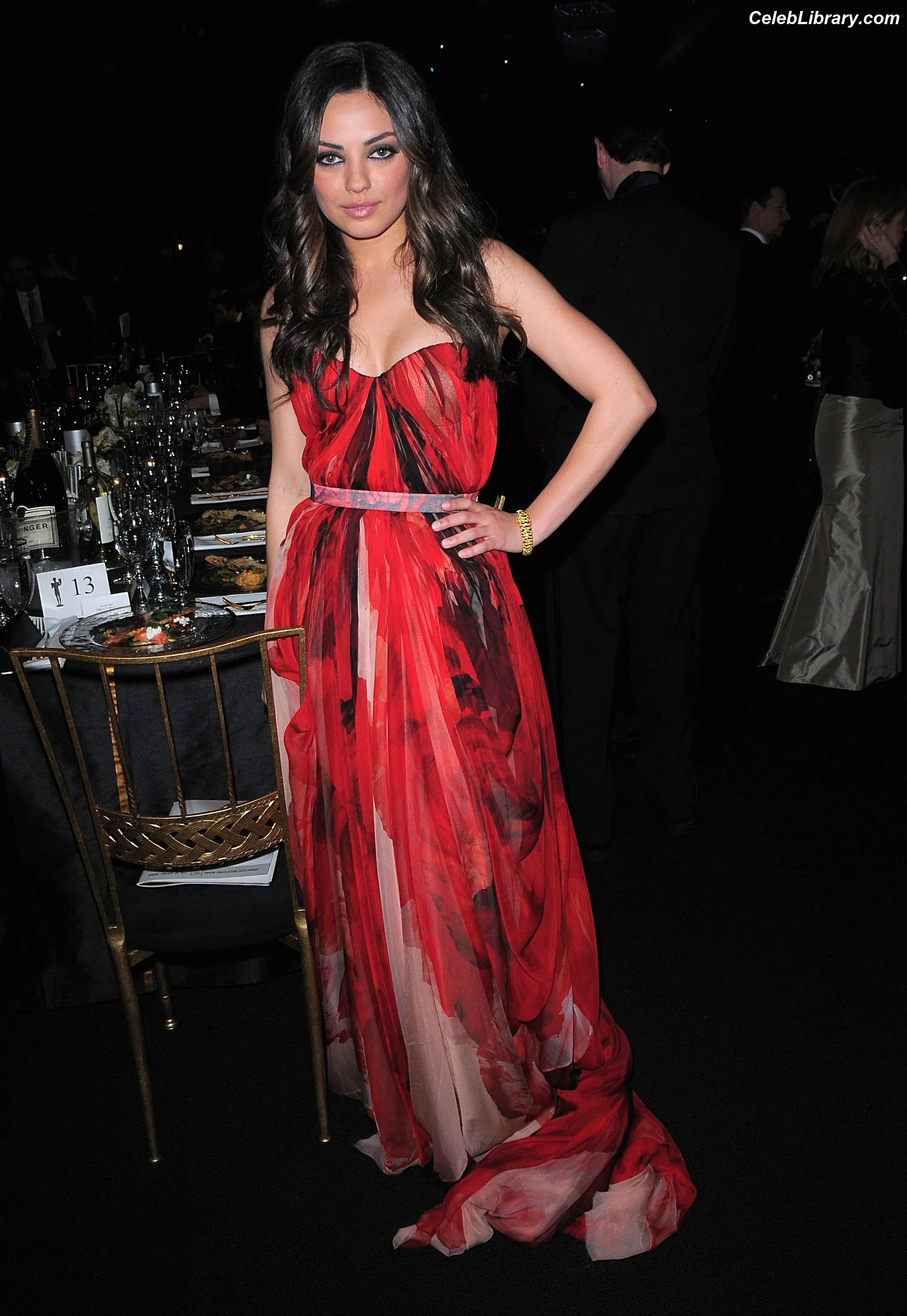Mila Kunis photo 3 of 344
