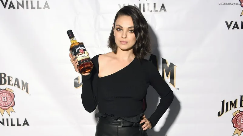 Mila Kunis photo 7 of 337