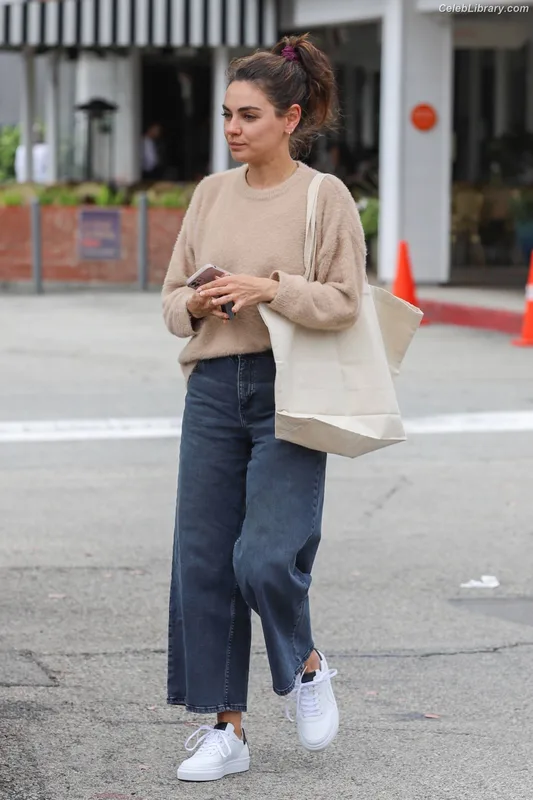 Mila Kunis photo 12 of 337