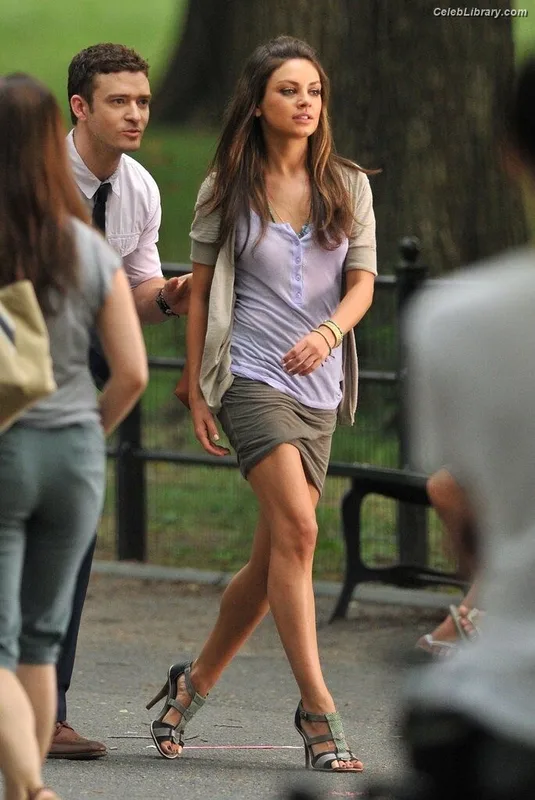 Mila Kunis photo 15 of 337