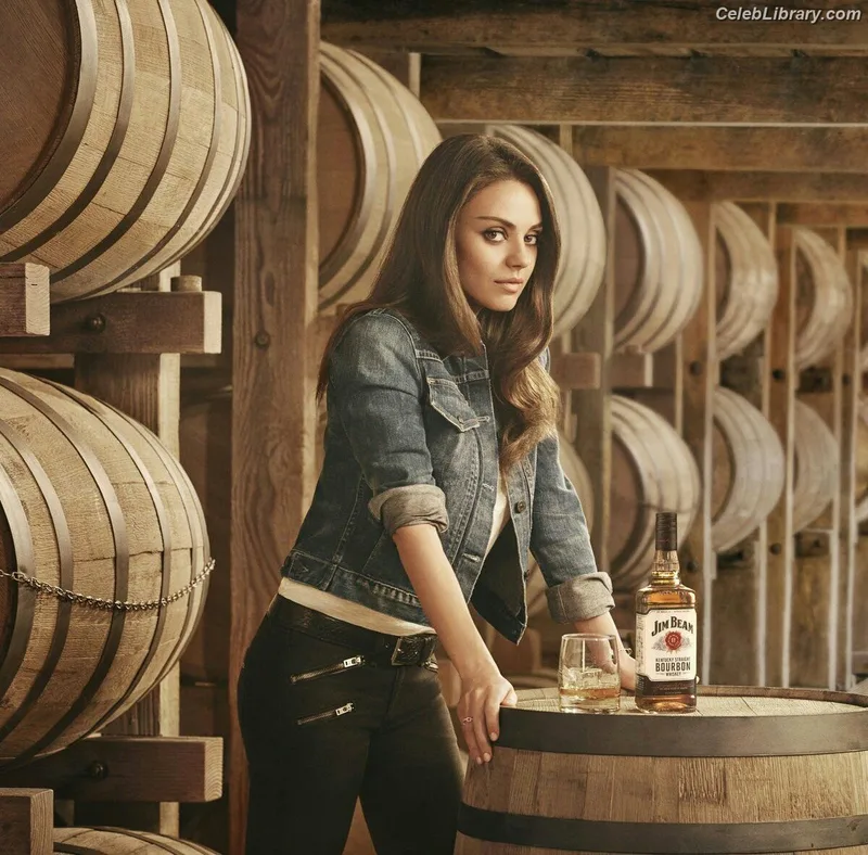 Mila Kunis photo 8 of 337