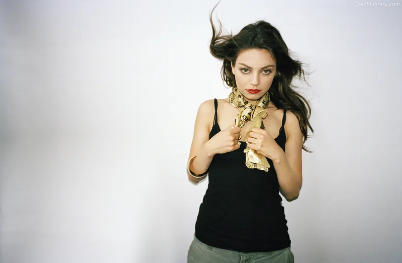Mila Kunis photo 22 of 337