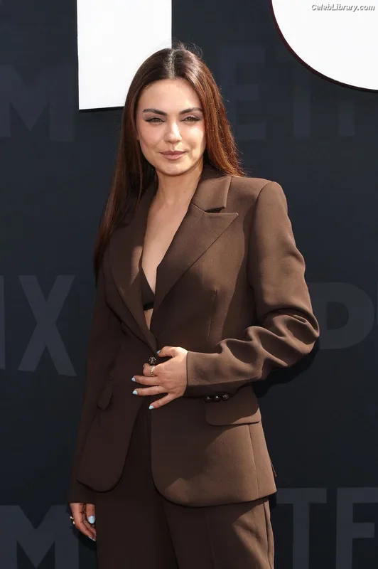 Mila Kunis photo 1 of 337