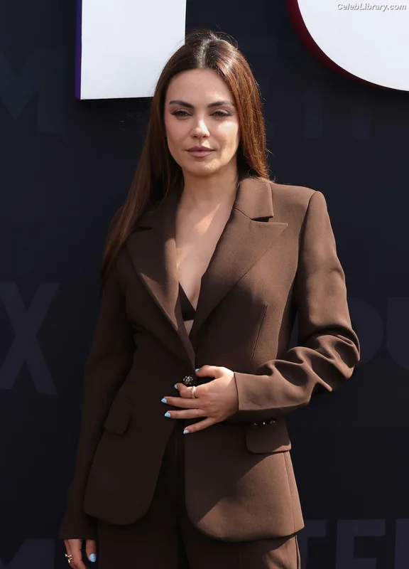 Mila Kunis photo 3 of 337