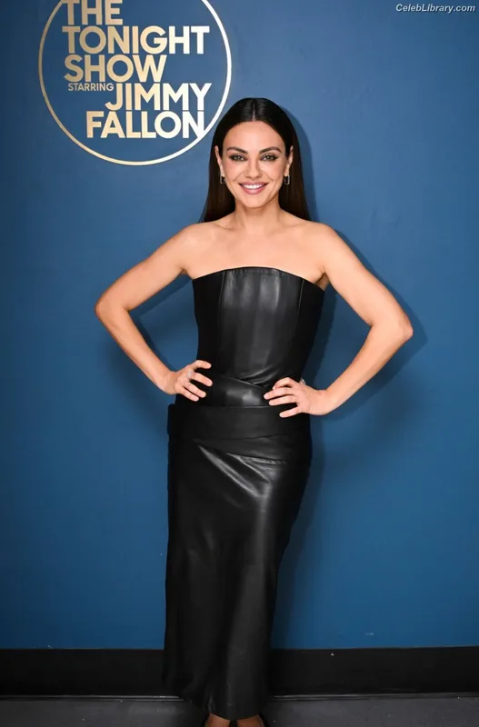 Mila Kunis photo 5 of 337