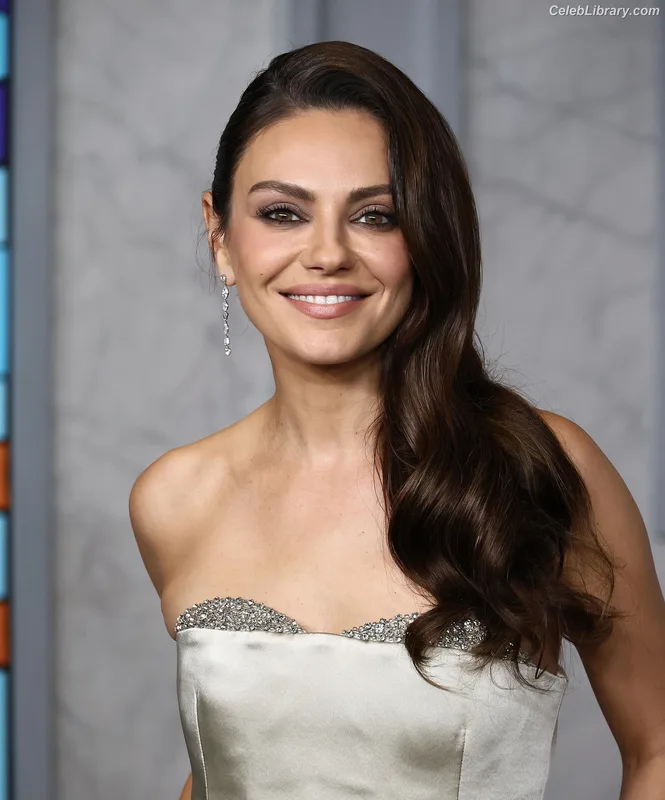Mila Kunis photo 20 of 337
