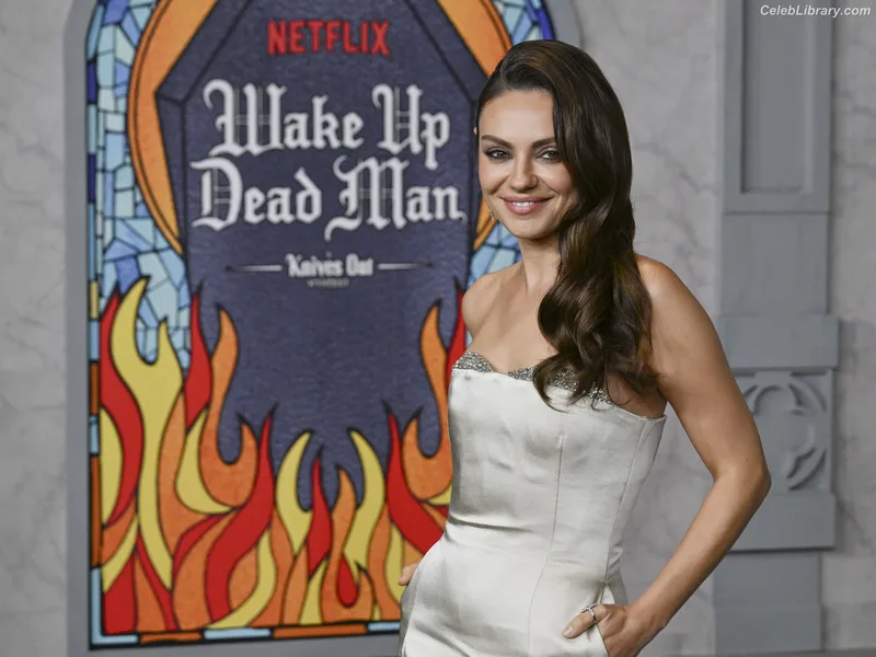 Mila Kunis photo 3 of 337