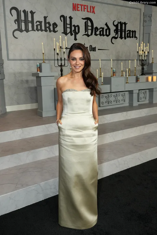 Mila Kunis photo 4 of 337