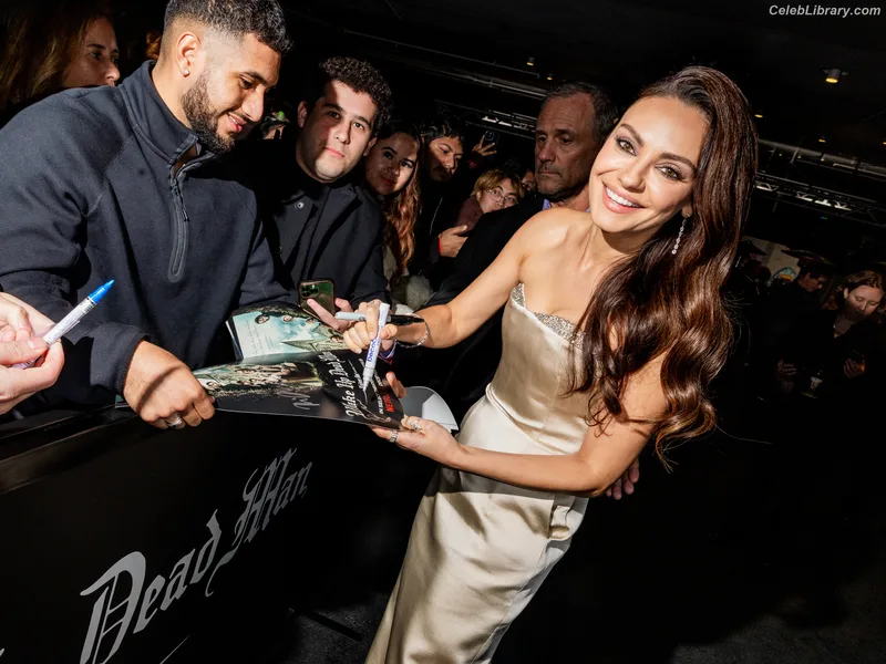 Mila Kunis photo 8 of 337