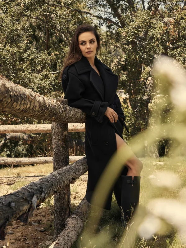 Mila Kunis photo 24 of 337