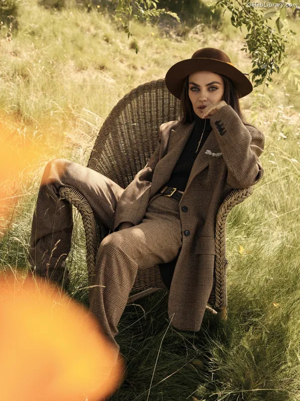 Mila Kunis photo 1 of 337