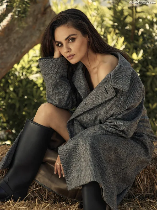 Mila Kunis photo 4 of 337