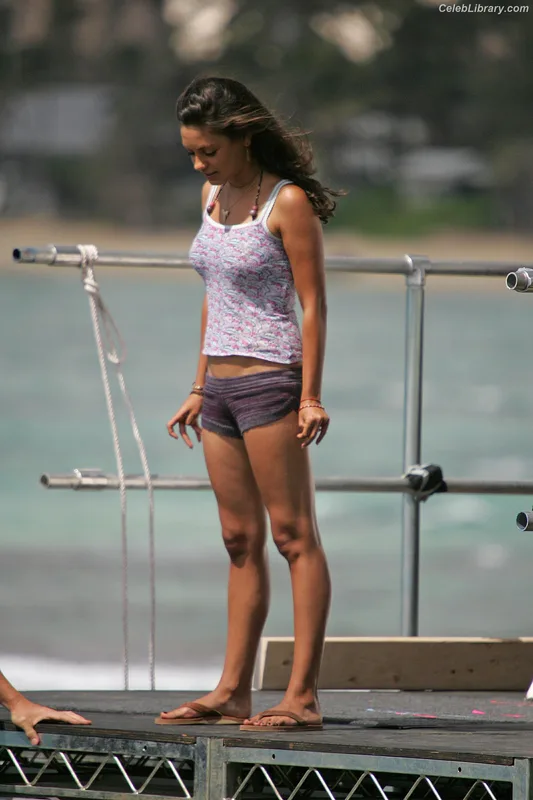 Mila Kunis photo 11 of 337