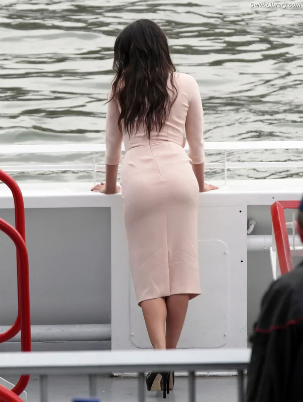 Mila Kunis photo 14 of 337