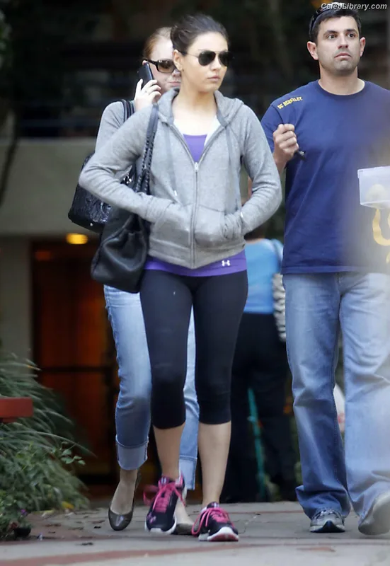 Mila Kunis photo 6 of 337