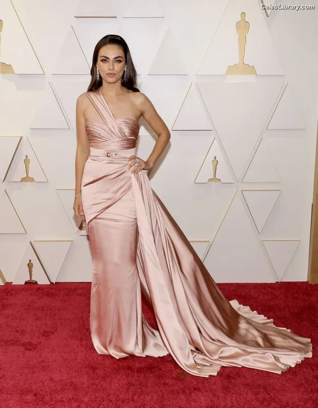 Mila Kunis photo 14 of 337