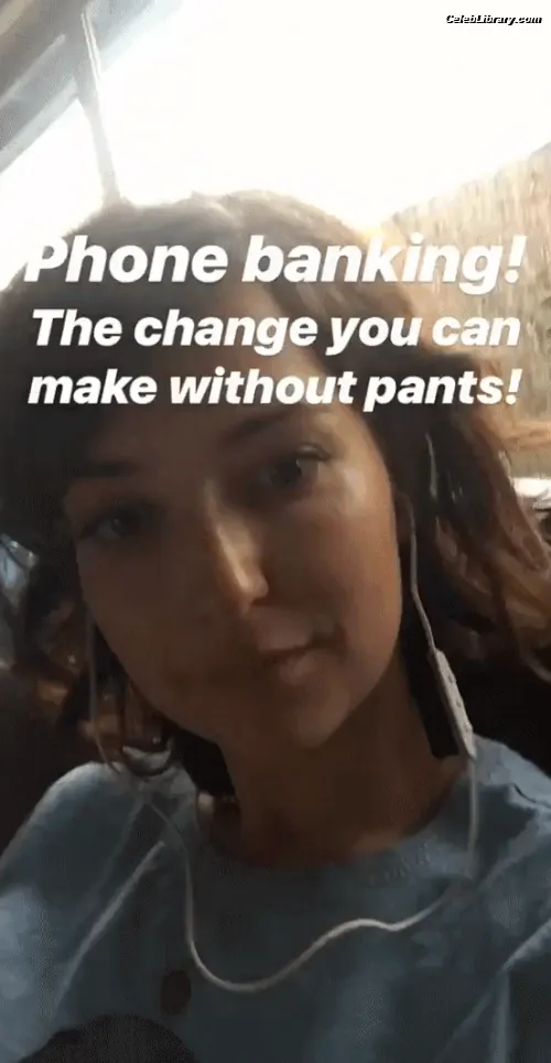 Milana Vayntrub photo 7 of 923