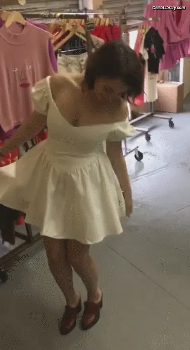 Milana Vayntrub photo 9 of 923