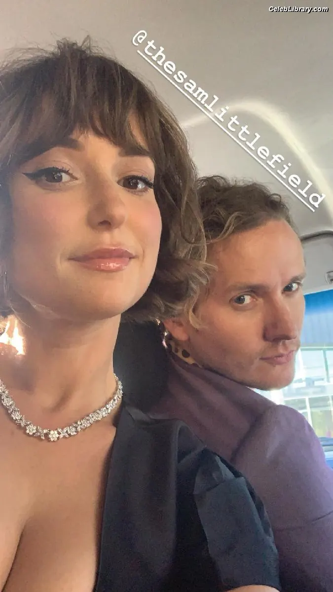 Milana Vayntrub photo 11 of 923
