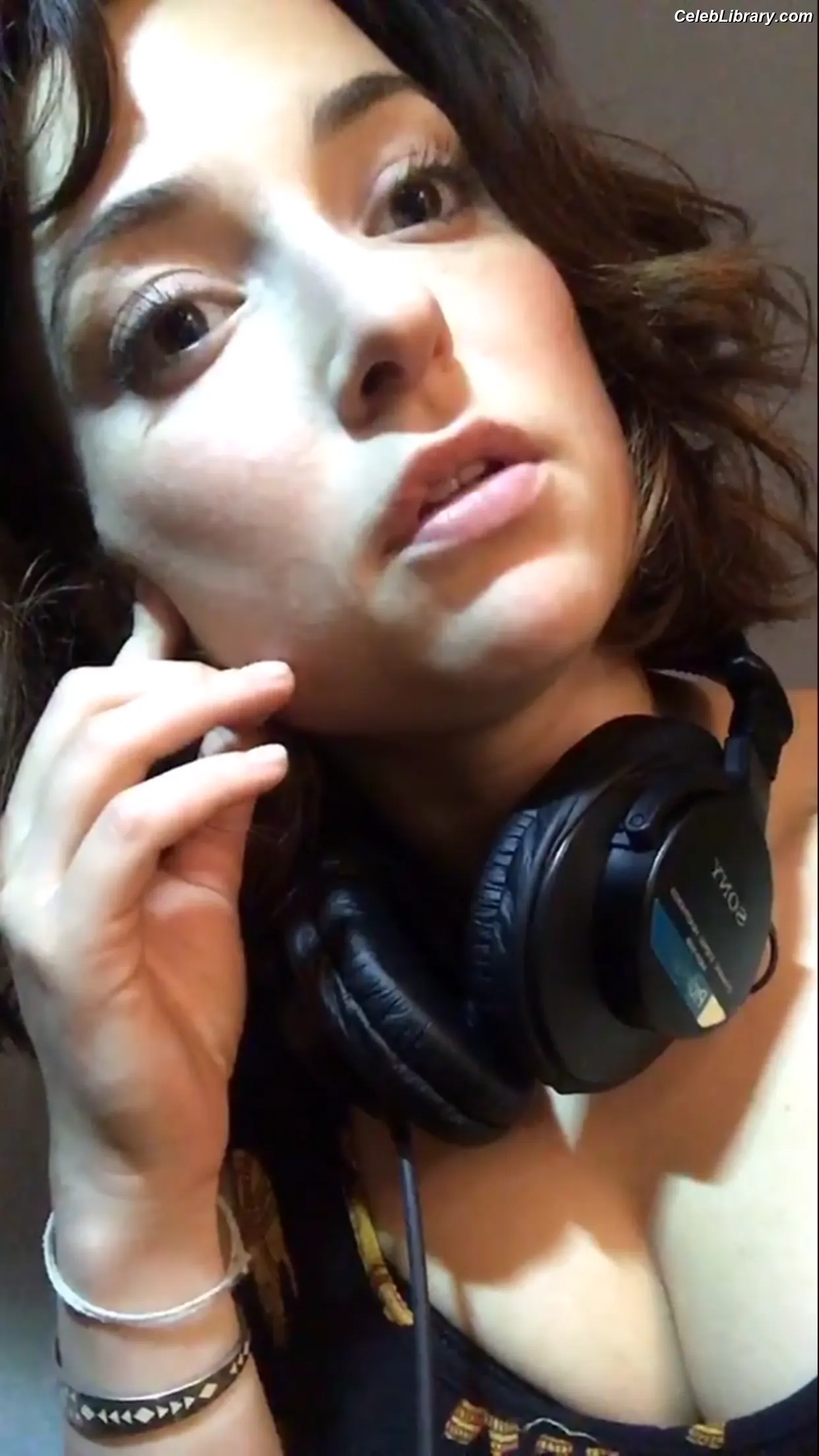 Milana Vayntrub photo 10 of 923