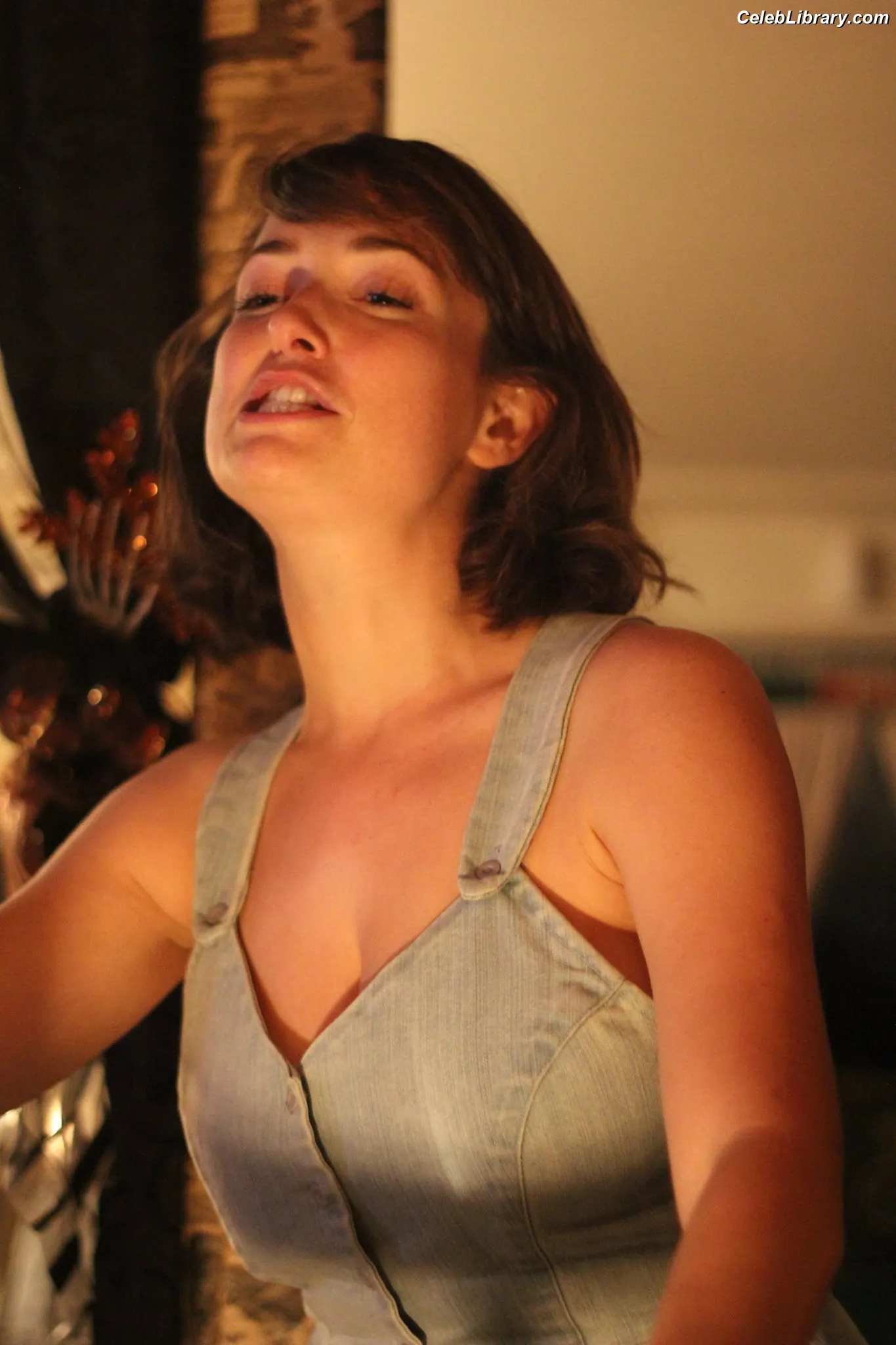 Milana Vayntrub photo 21 of 923