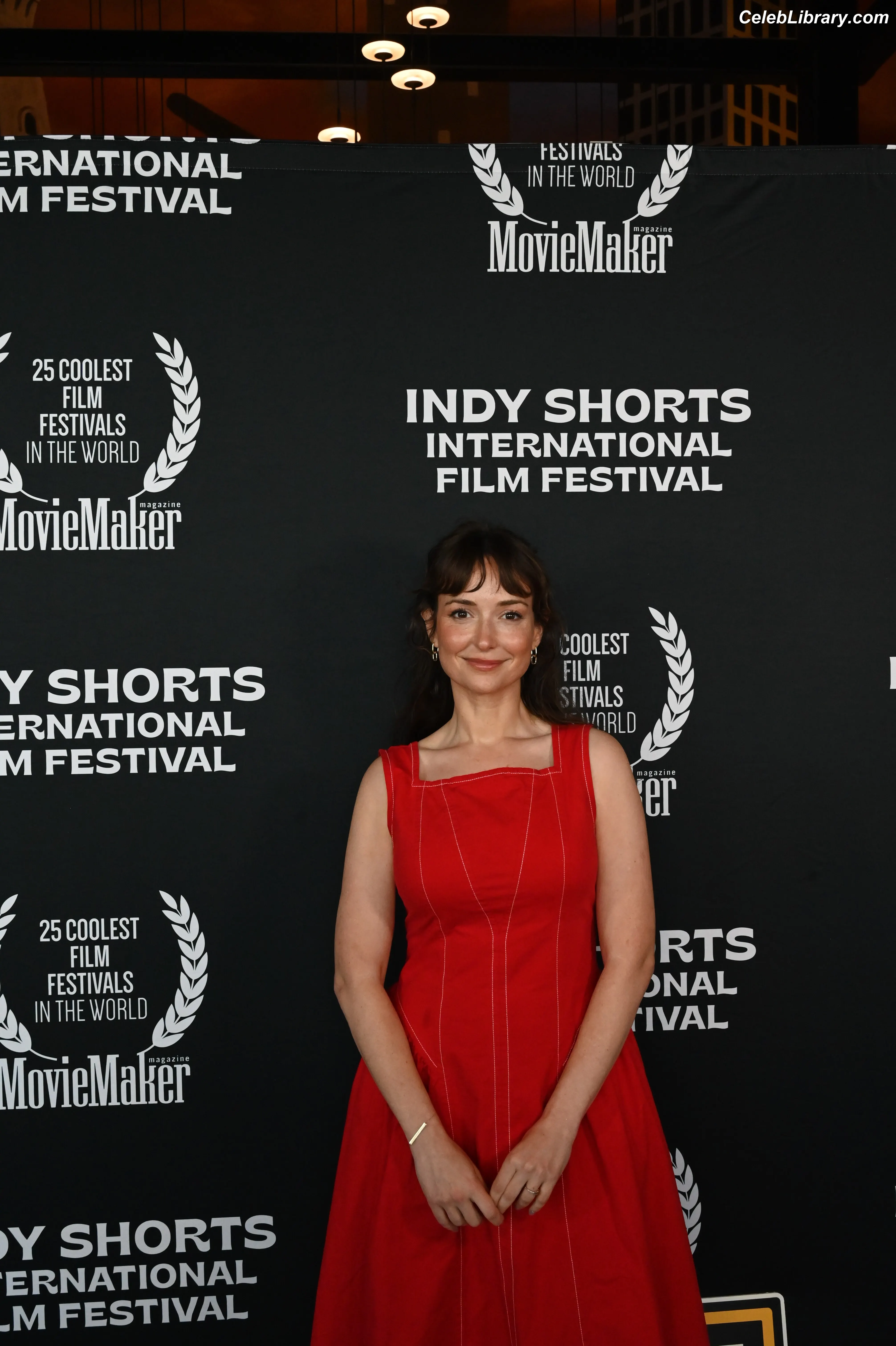Milana Vayntrub photo 8 of 923