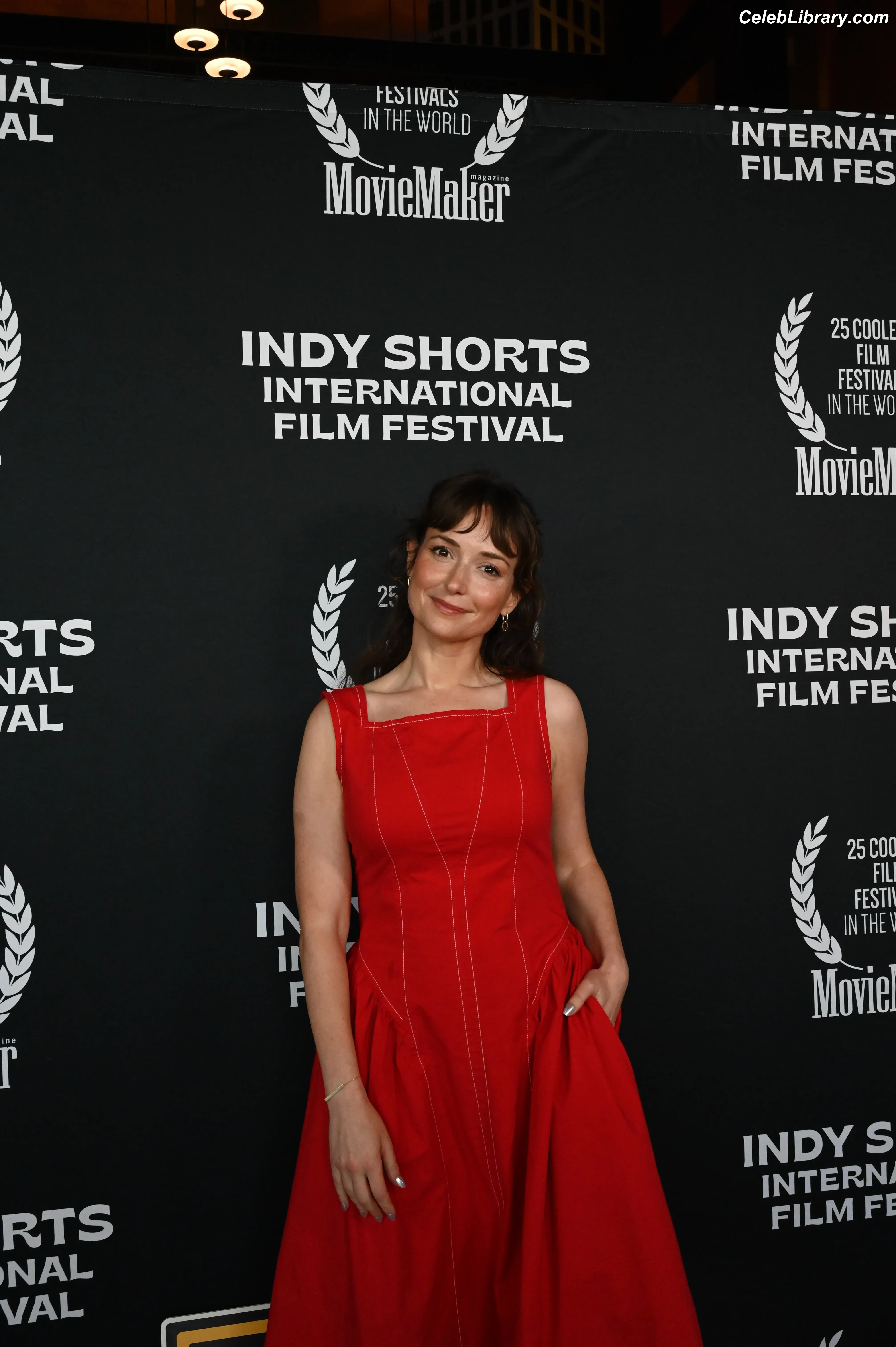 Milana Vayntrub photo 9 of 923