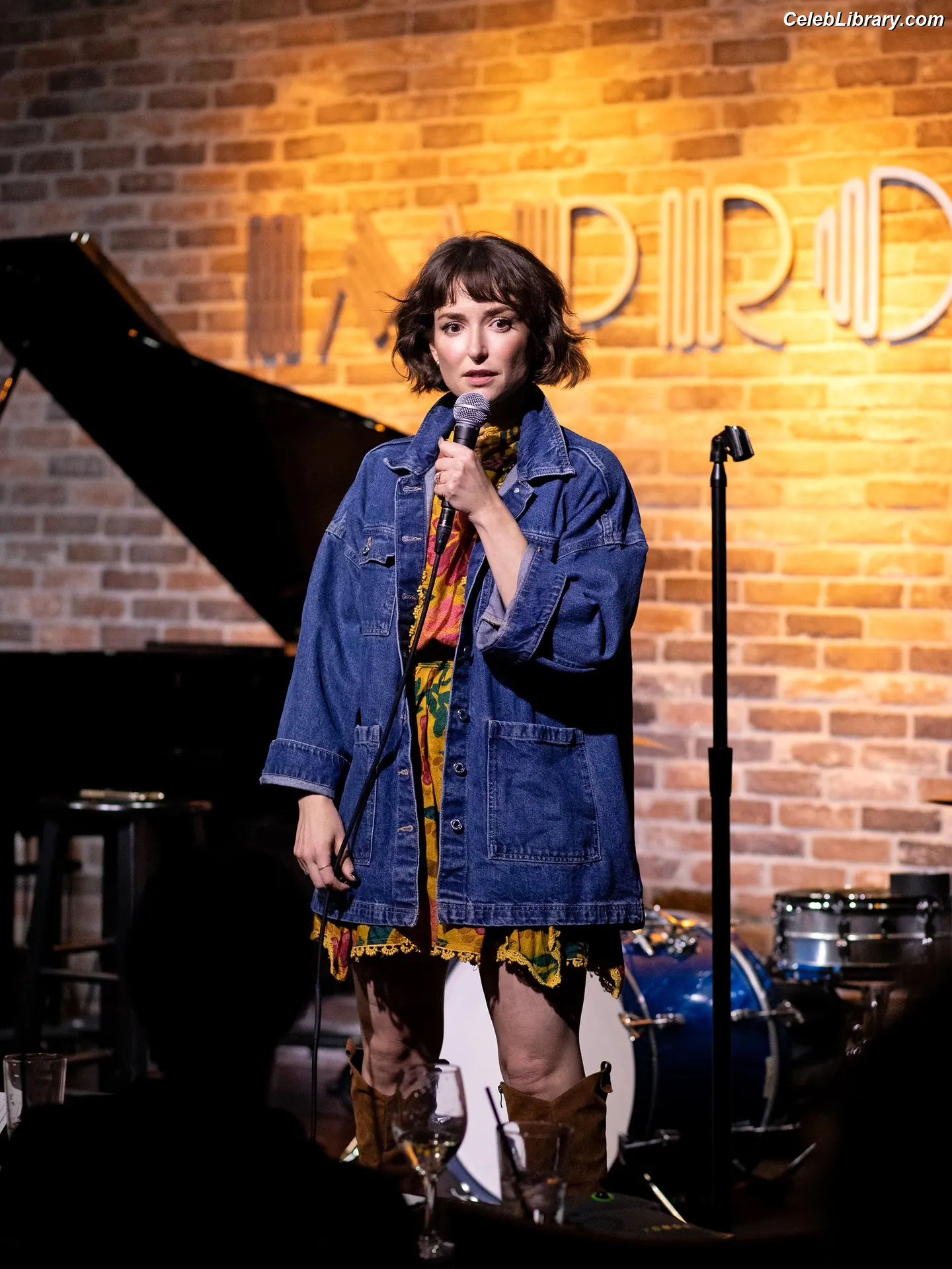 Milana Vayntrub photo 10 of 923