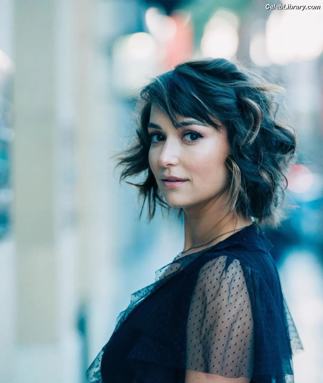 Milana Vayntrub photo 1 of 923