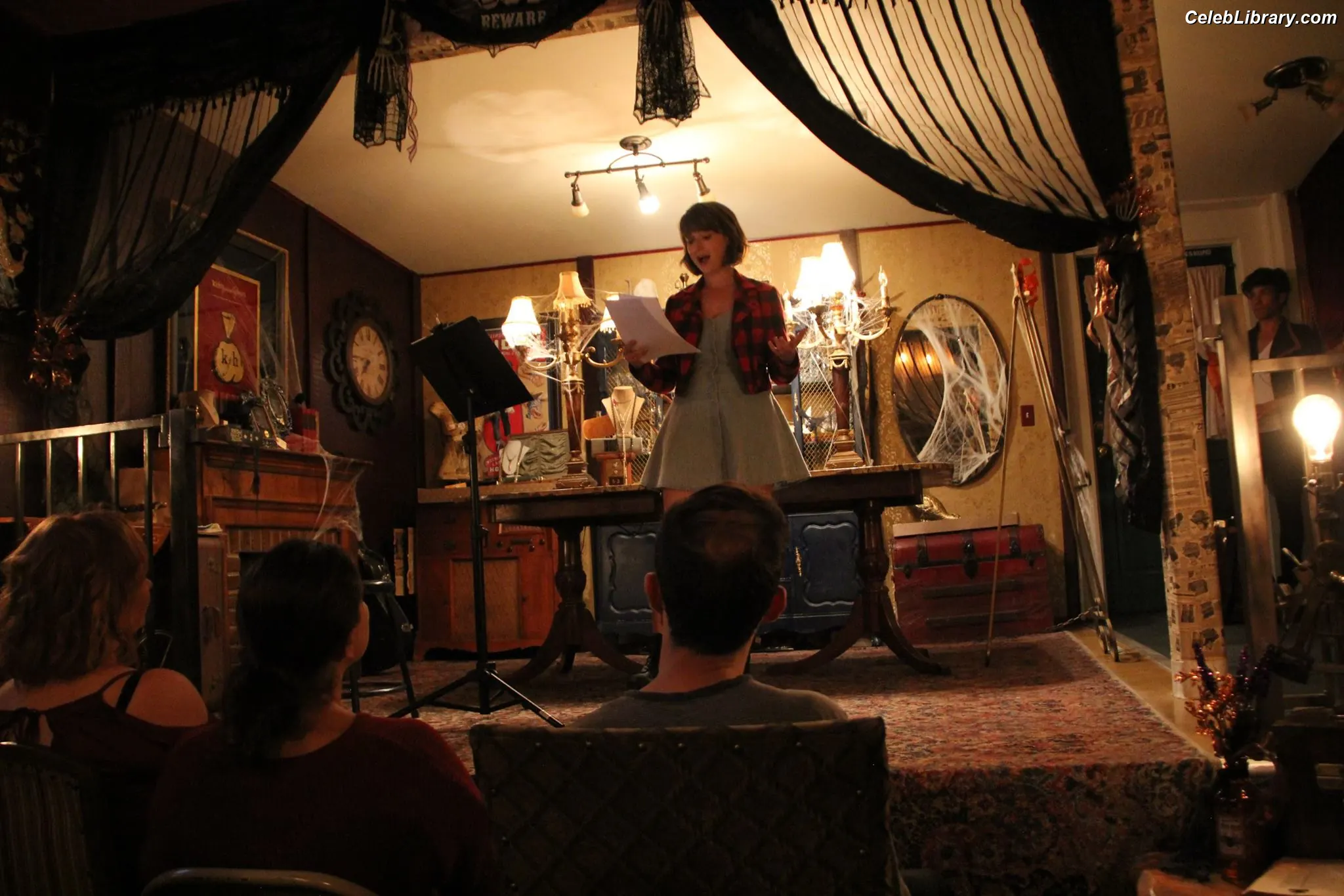 Milana Vayntrub photo 3 of 923
