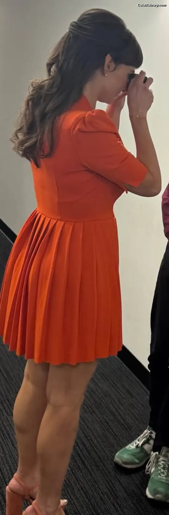 Milana Vayntrub photo 19 of 923