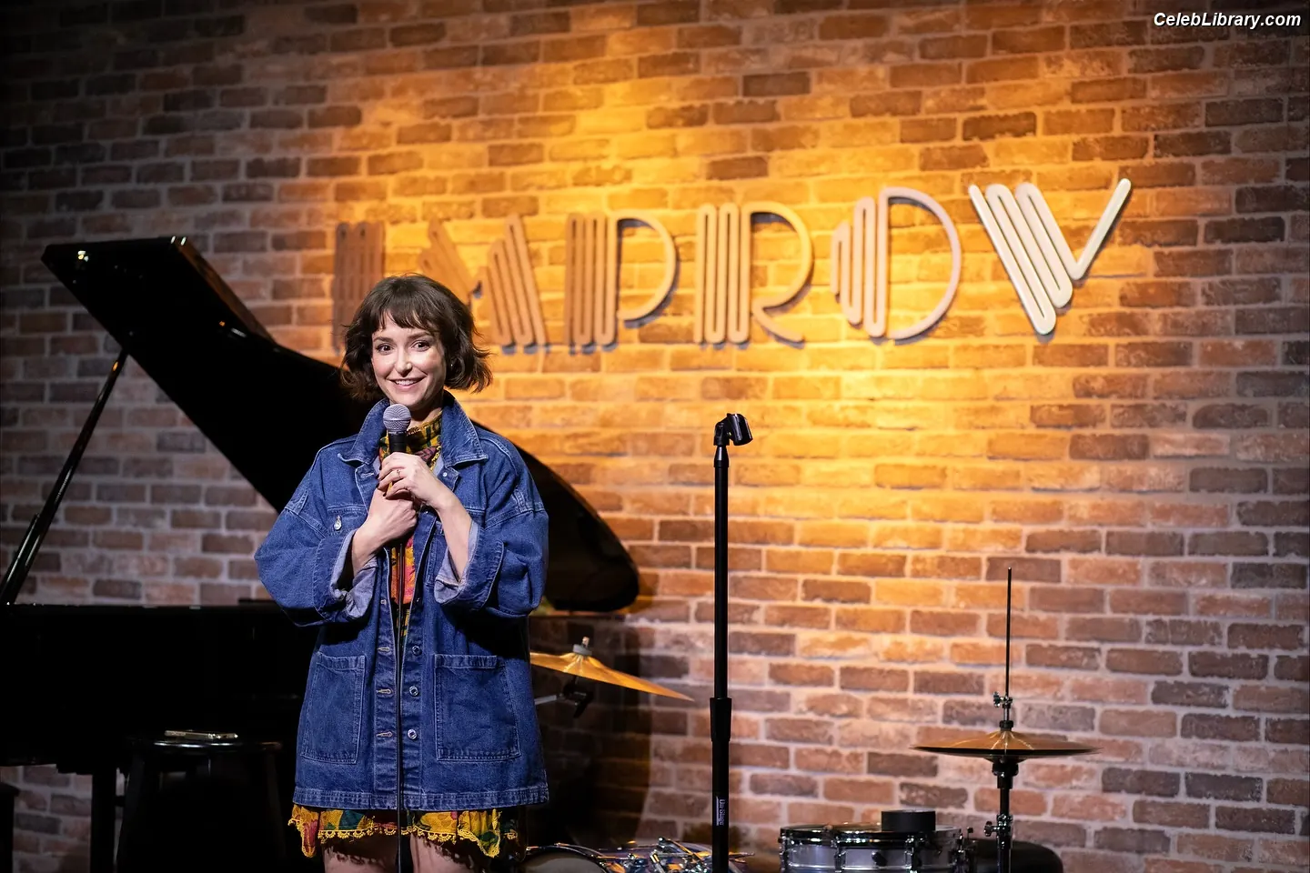 Milana Vayntrub photo 23 of 923