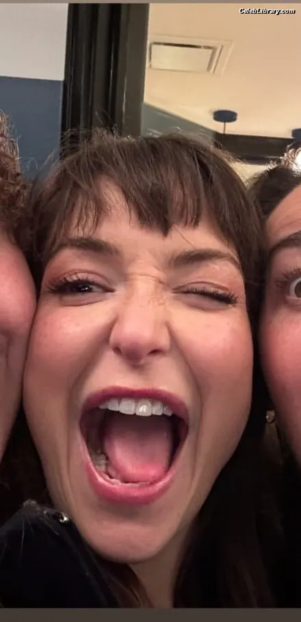 Milana Vayntrub photo 21 of 923