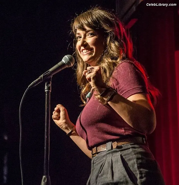 Milana Vayntrub photo 2 of 923