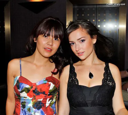 Milana Vayntrub photo 6 of 923