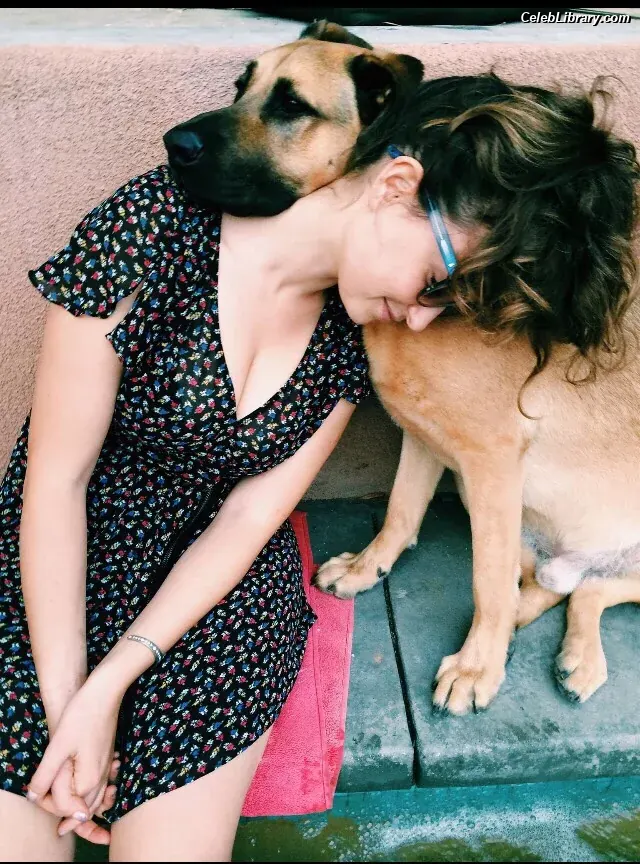 Milana Vayntrub photo 21 of 923