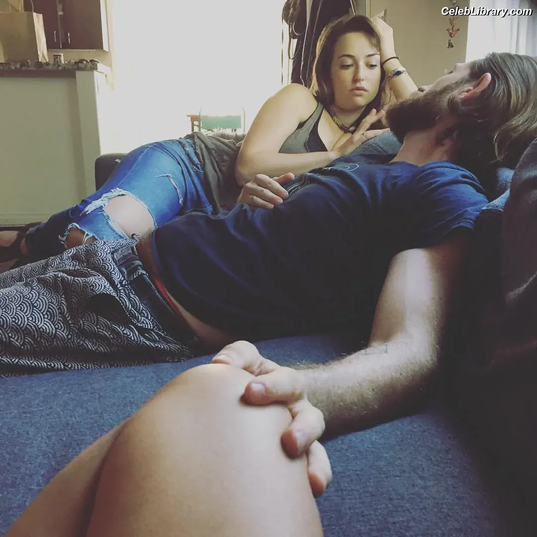 Milana Vayntrub photo 24 of 923