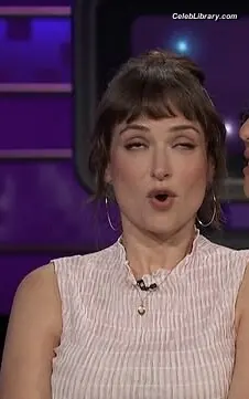 Milana Vayntrub photo 12 of 923