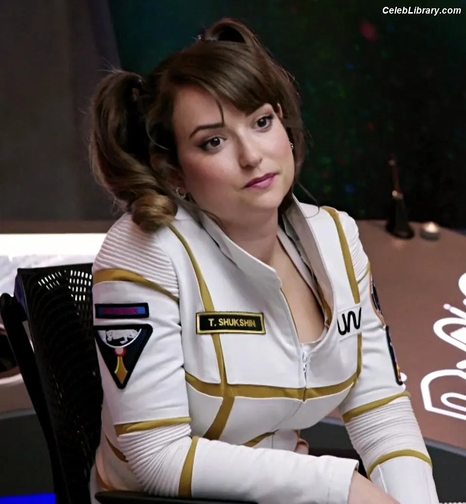 Milana Vayntrub photo 12 of 923