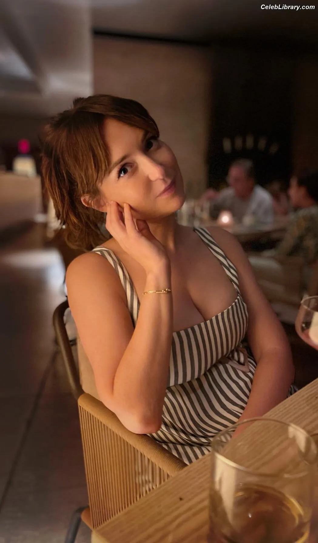 Milana Vayntrub photo 8 of 923
